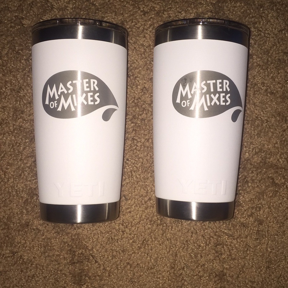 Yeti master of mixes tumbler with drink mixer lot